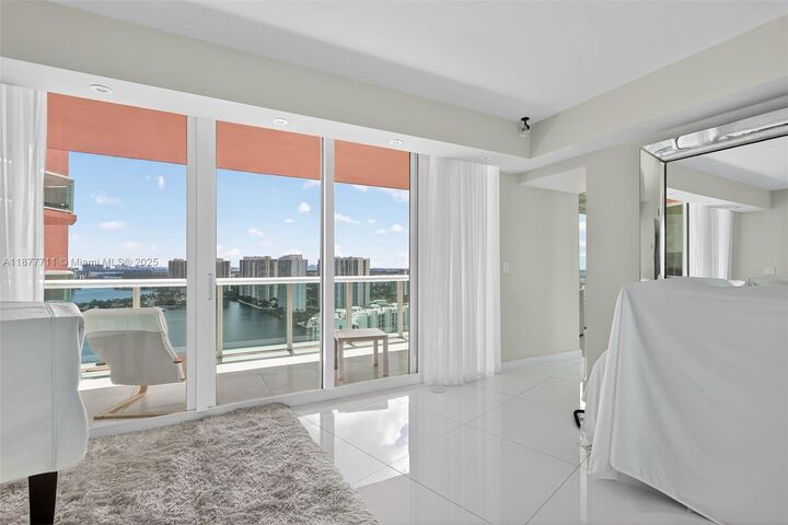 Property Photo:  3370 Hidden Bay Dr 2915  FL 33180 