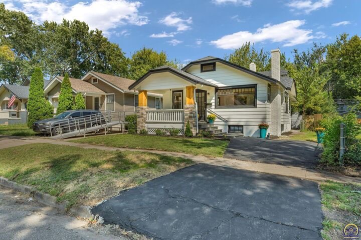 Property Photo: 1222 SW Wayne Ave KS 66604