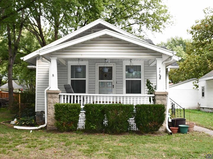 Property Photo:  426 NE Grattan St  KS 66616 