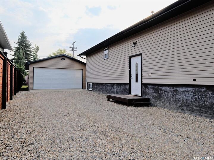 Photo de la propriété:  106 8th Avenue W  SK S0K 0M0 