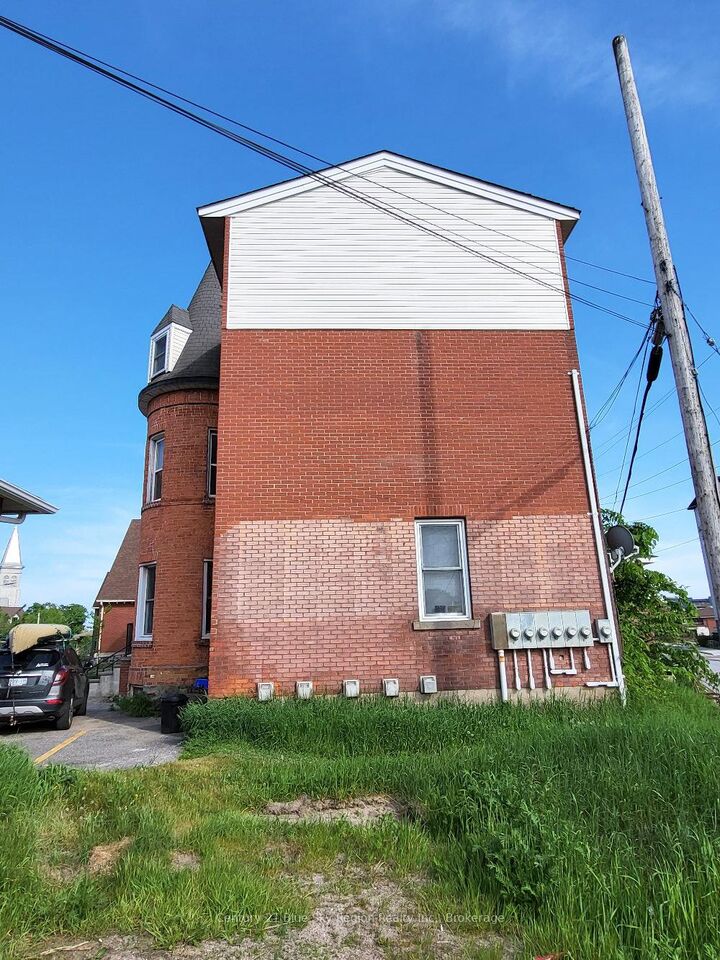 Property Photo:  555 Main Street W  ON P1B 2V3