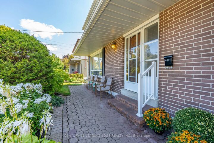 Property Photo:  69 East Willow Gate  ON M1C 2M7