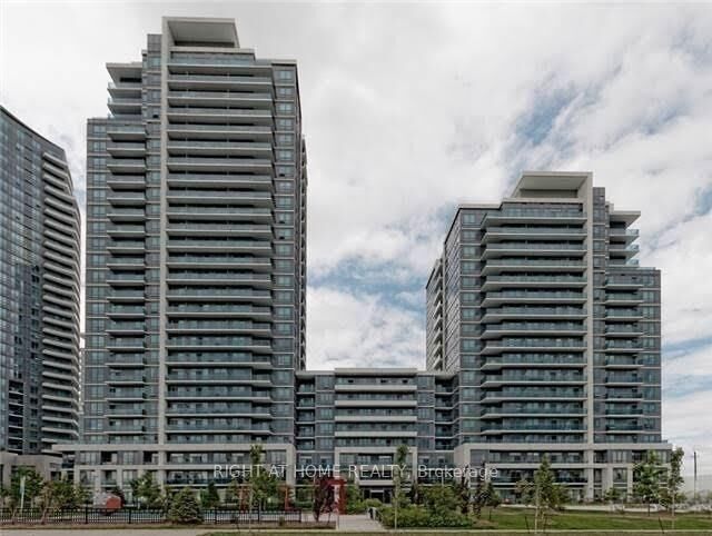 Property Photo: 7167 Yonge Street 716 ON L3T 0E1