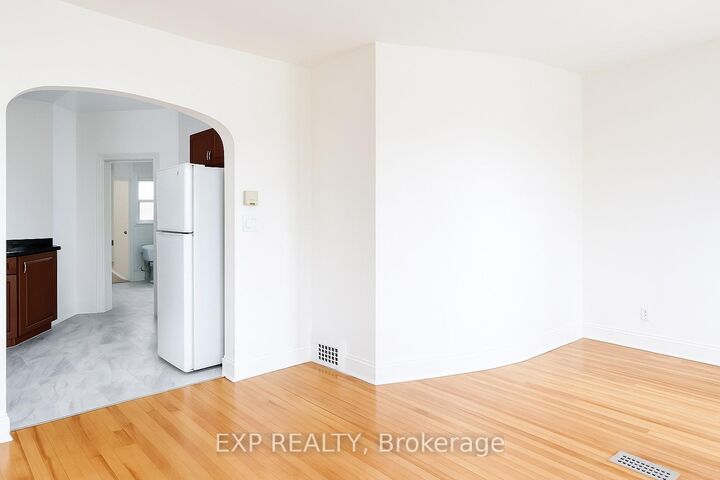 Property Photo: 446 Cambridge Street S ON K1S 4H7