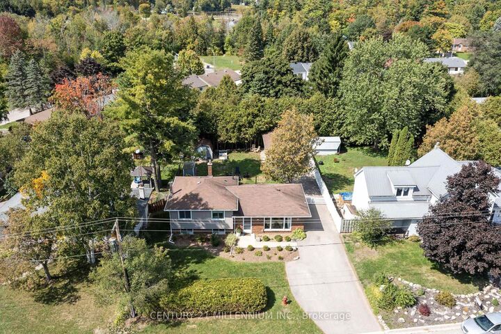 Property Photo:  27 Dundas Street W  ON N0B 1T0 