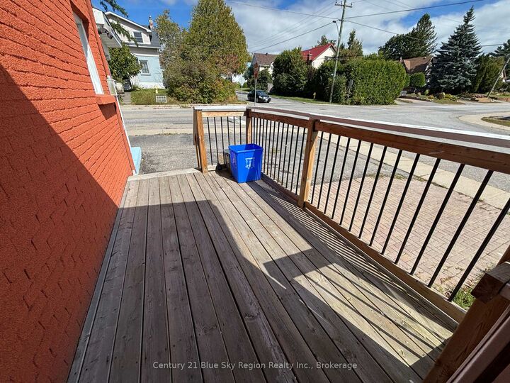 Property Photo:  695 High Street  ON P1B 6R9 