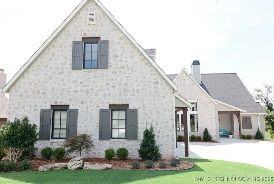 Property Photo: 605 Cross Timbers Boulevard OK 74066