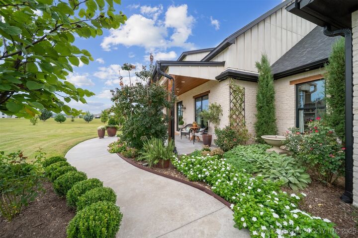 Property Photo: 31001 E 68th Street OK 74014