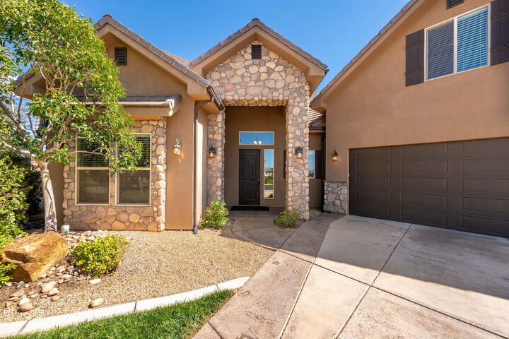 Property Photo:  2546 E 3000 S Cir  UT 84790 