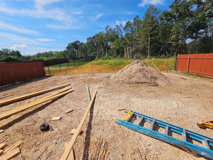 Property Photo: 1242 Robin Trail TX 78681