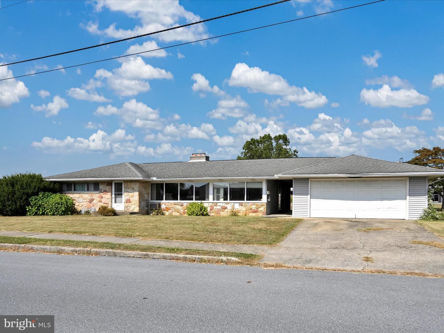 Property Photo:  501 W Oak Street  PA 17078 