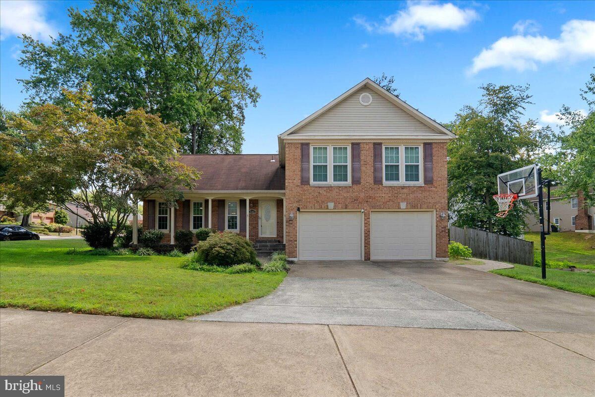 Property Photo: 9303 Macswain Place VA 22153