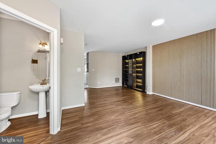 Property Photo:  43212 Center Street  VA 20152 