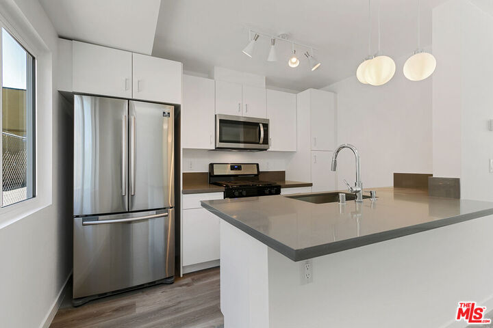 Property Photo: 6736 Woodley Ave CA 91406