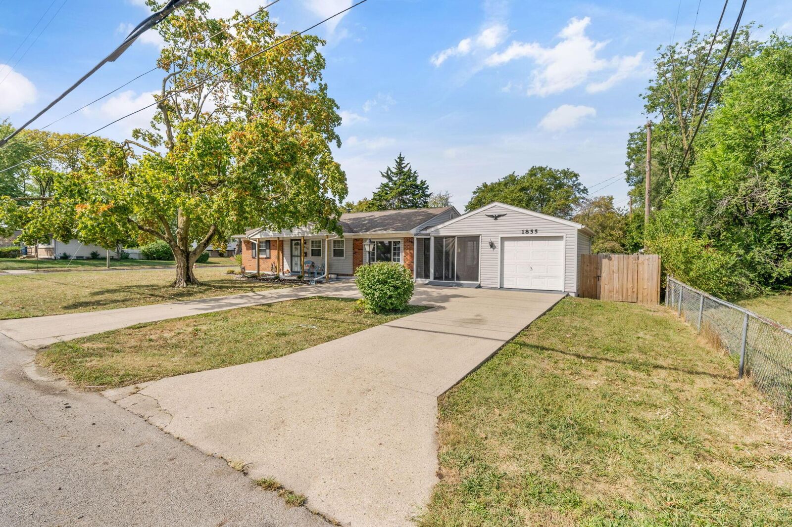Property Photo: 1855 Zettler Road OH 43227