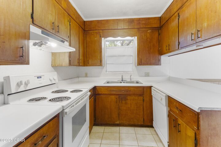 Property Photo: 540 4th Street FL 32428