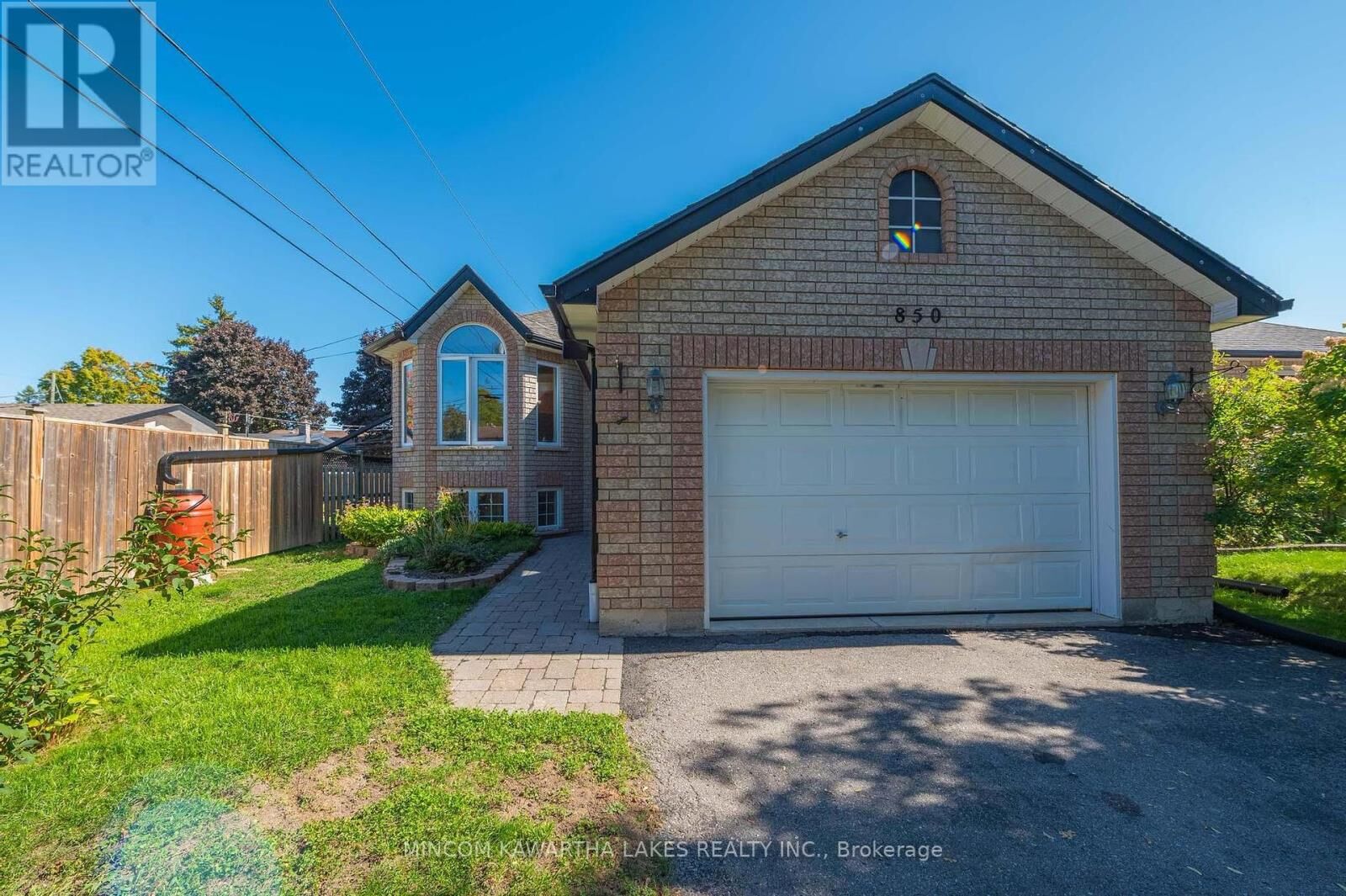 Property Photo: 850 Hemlock Street ON K9H 7P2