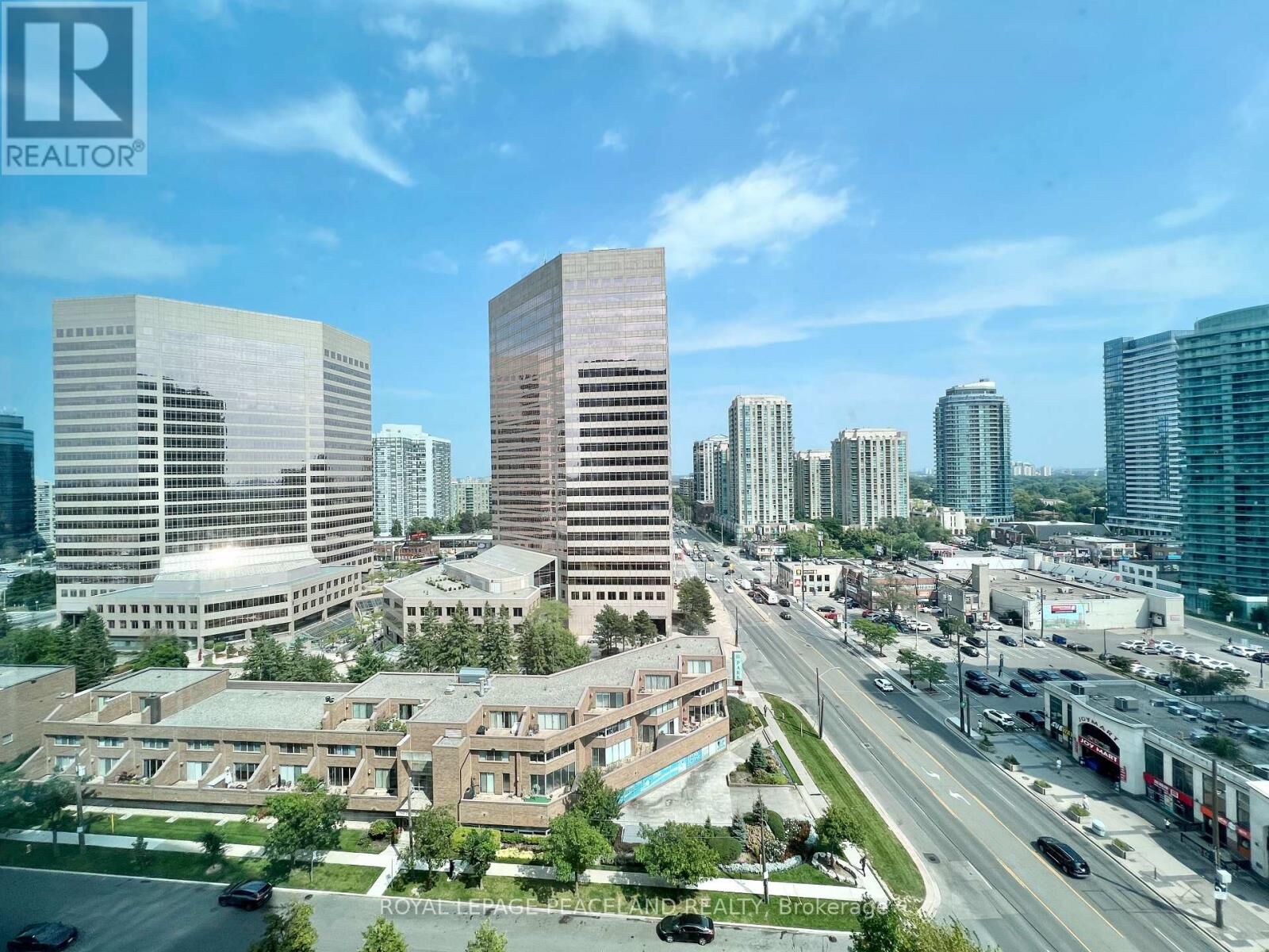 Photo de la propriété: 15 Greenview Avenue 1404 ON M2M 4M7