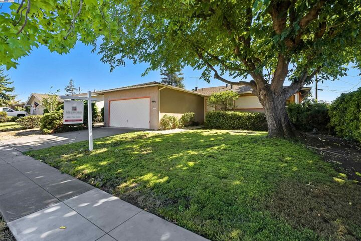 Property Photo:  41411 Apricot Ln  CA 94539 