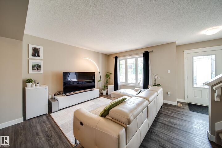 Property Photo:  16728 15 Avenue SW  AB T6W 3R6 