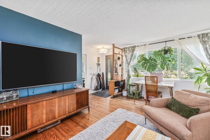 Property Photo:  13515 124 Street NW  AB T5L 0R7 