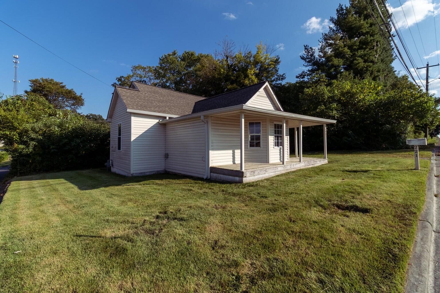Property Photo:  221 East Street SE  TN 37311 