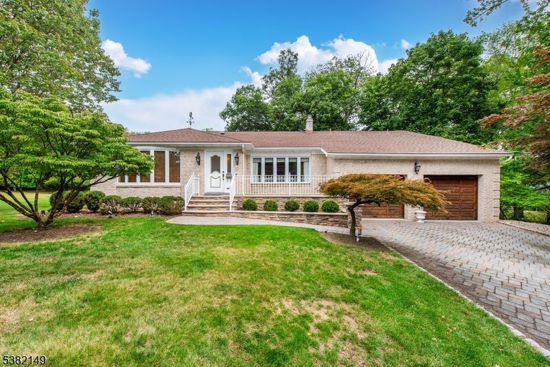 Property Photo:  4 Spruce Rd  NJ 07006 
