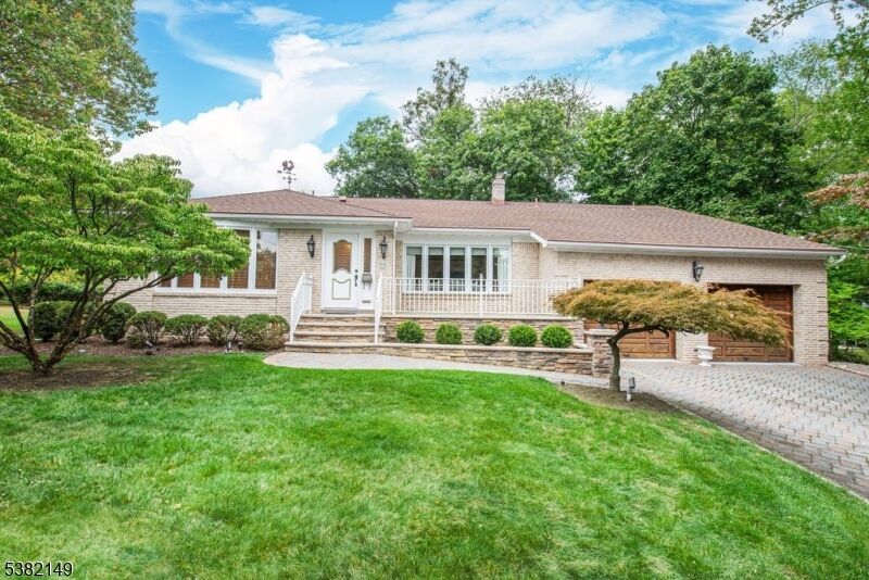 Property Photo:  4 Spruce Rd  NJ 07006 