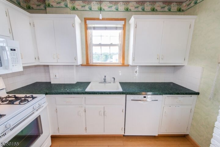 Property Photo:  39 Roosevelt St  NJ 07031 