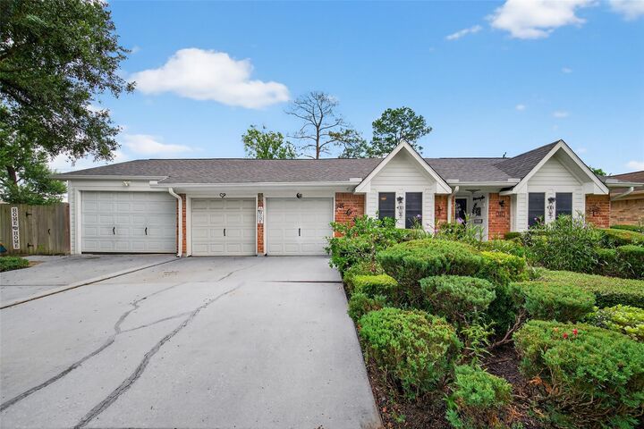 Property Photo:  331 Haymarket Lane  TX 77015 