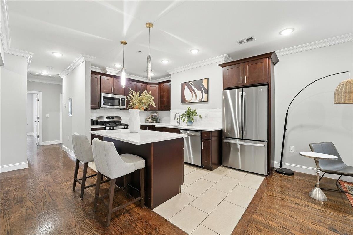 Property Photo:  25 St Pauls Ave 3  NJ 07306 