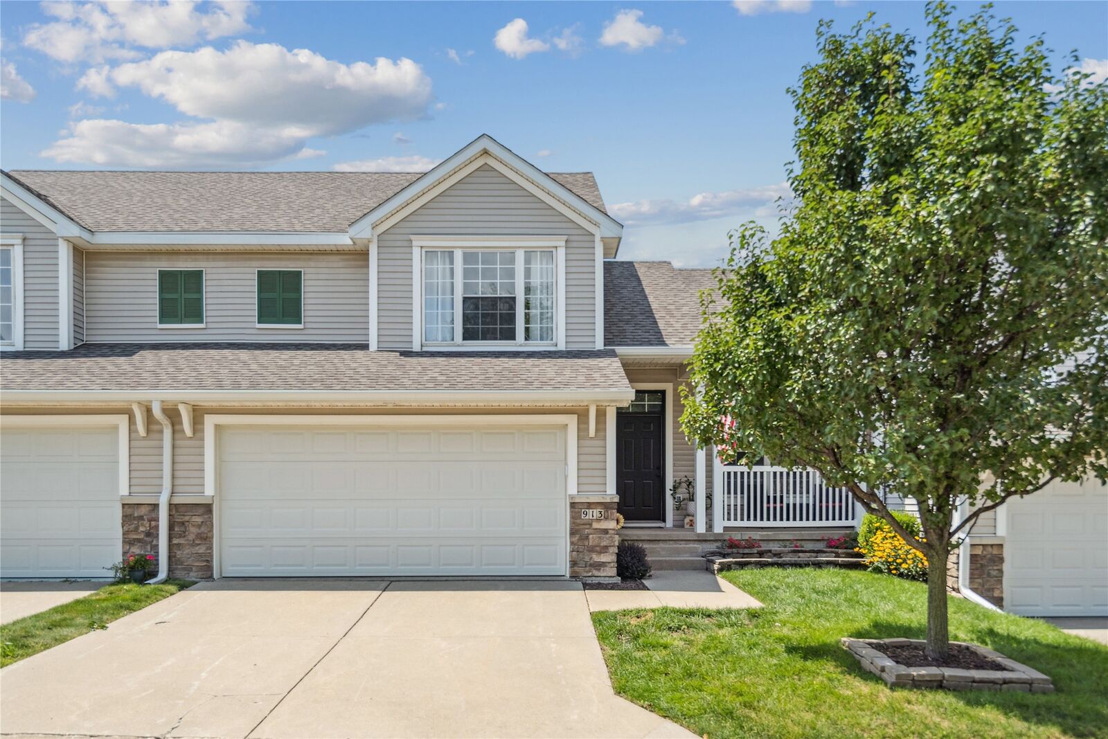 Property Photo: 913 NW Prairie Ridge Drive IA 50023
