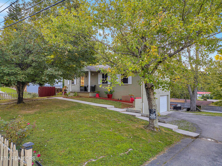 6409 NW Shrewsbury Drive  Knoxville TN 37921 photo
