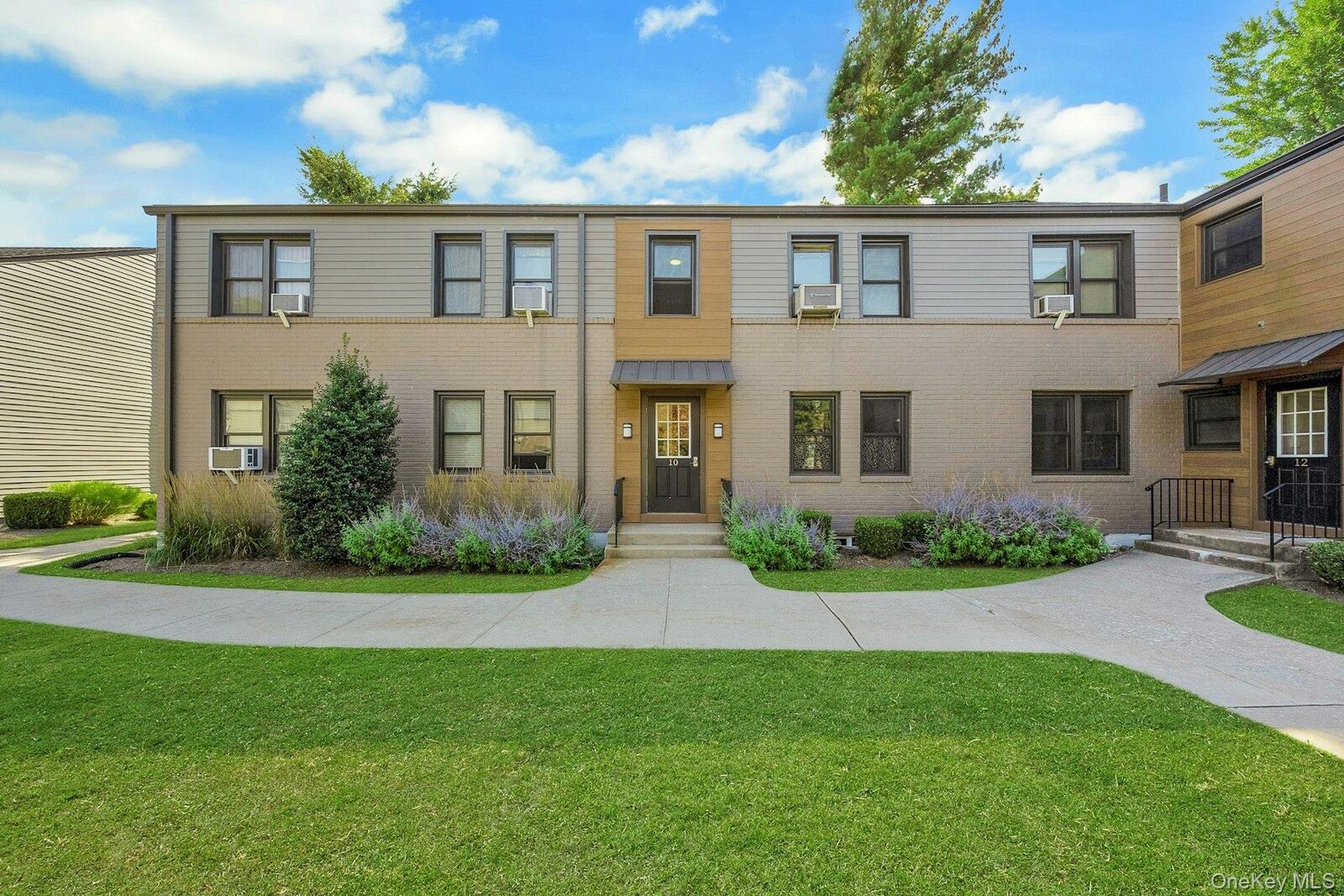 Property Photo:  10 Tappan Landing Road 54A  NY 10591 