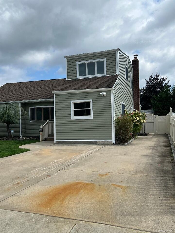 27 Taca Boulevard  Deer Park NY 11729 photo