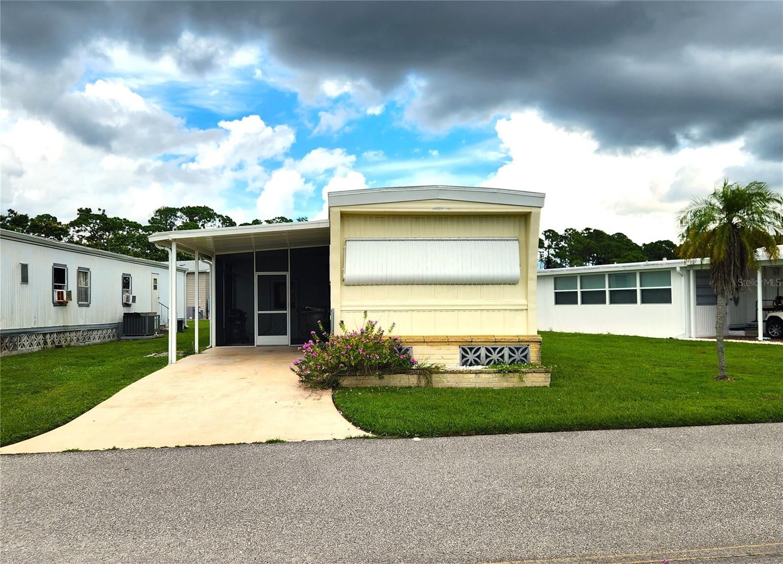 Property Photo:  5524 Holiday Park Boulevard  FL 34287 