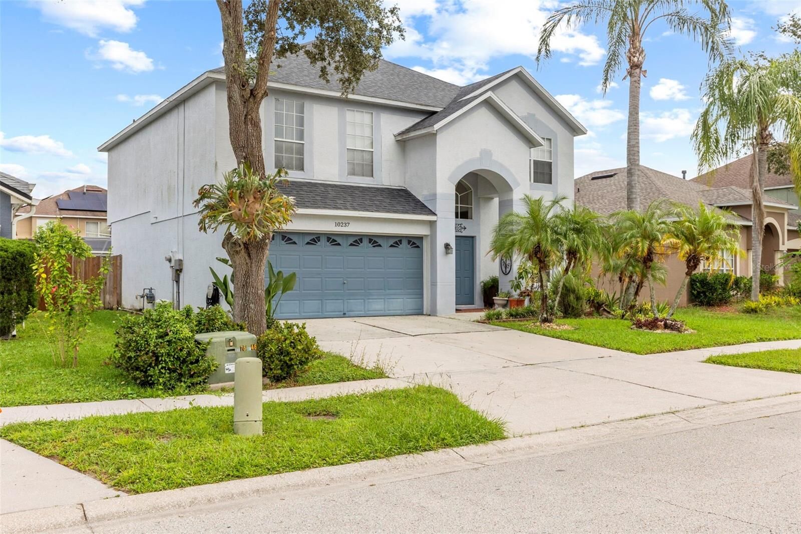 Property Photo: 10237 Goldenbrook Way FL 33647