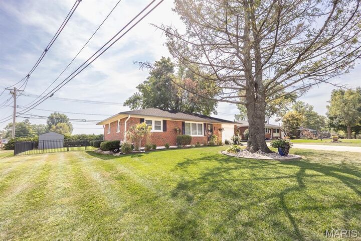 Property Photo:  106 W Cascade Drive  IL 62236 
