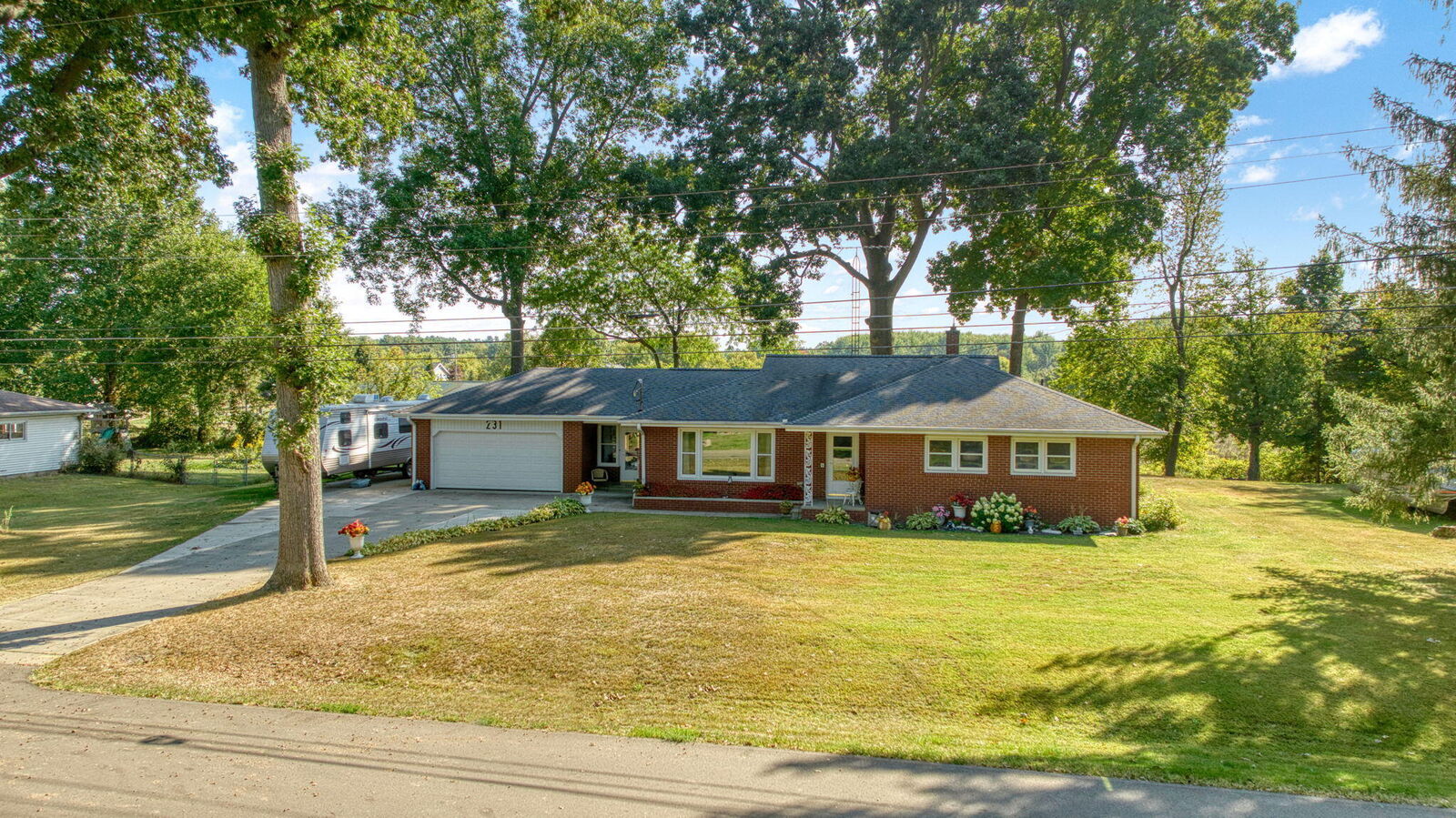 Property Photo:  231 Eastlawn  MI 49269 