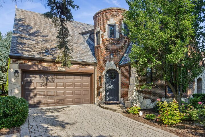 Property Photo:  6612 N Ramona Avenue  IL 60712 
