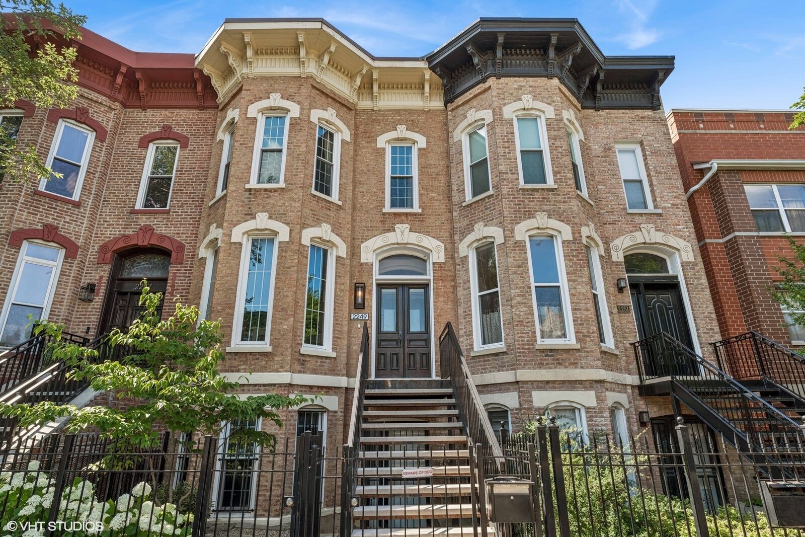 Property Photo:  2249 W Warren Boulevard  IL 60612 