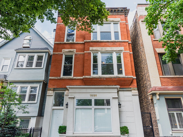 Property Photo:  1026 W Roscoe Street 2  IL 60657 