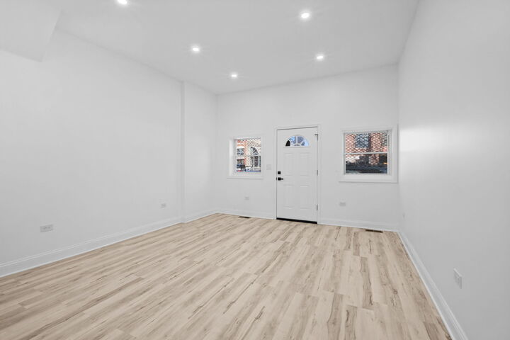 Property Photo:  1456 N Ashland Avenue  IL 60622 