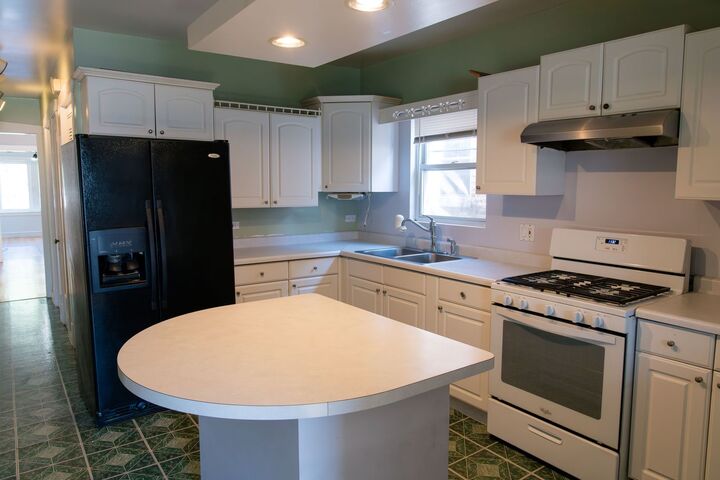 Property Photo: 4843 W George Street 2 IL 60641