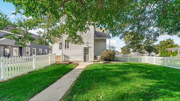 Property Photo:  432 Herman Street  IL 60417 
