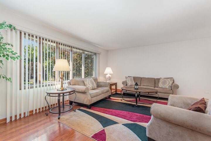 Property Photo: 414 Hillview Court IL 60439