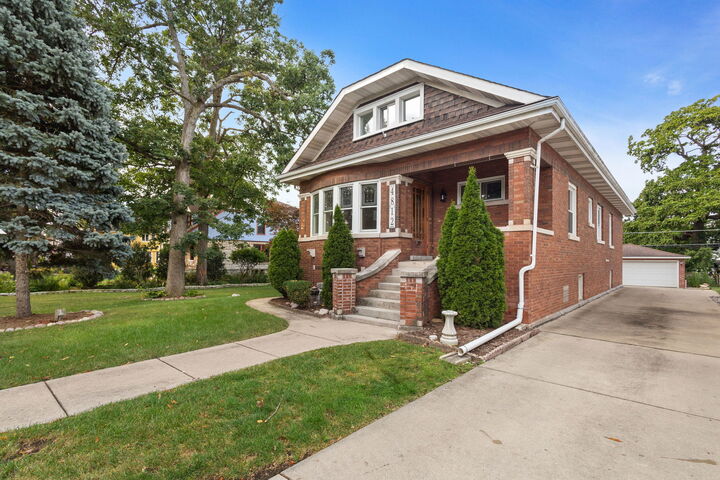 Property Photo:  4812 Oakwood Avenue  IL 60515 
