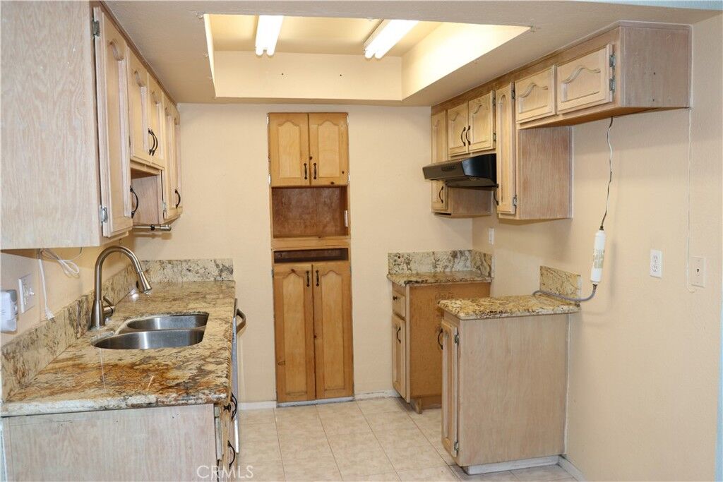 Property Photo:  601 S Euclid Street 4  CA 90631 