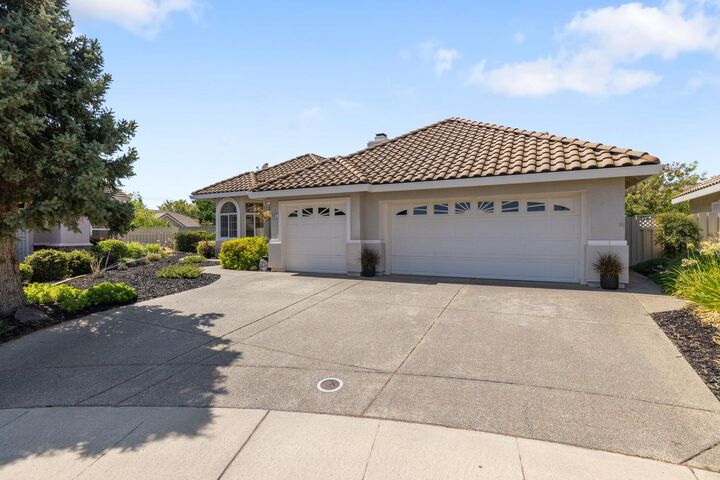 Property Photo:  241 Saddlebag Court  CA 95747 
