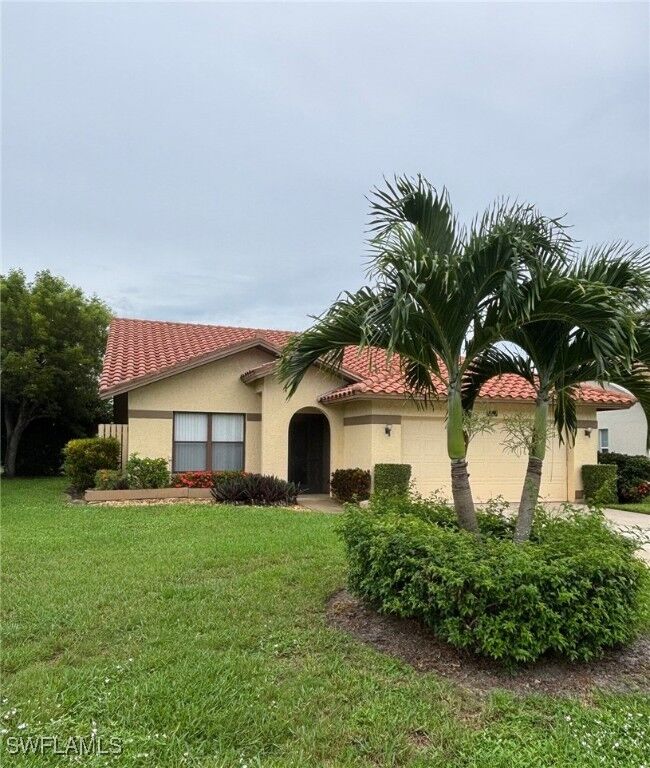 Property Photo: 293 Kings Way FL 34104
